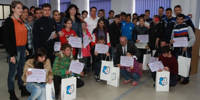 FOTO / IMAGINI DE LA PREMIEREA COPIILOR CU DIZABILITĂŢI DE CĂTRE PANDURII TÂRGU JIU ŞI UCB TÂRGU JIU