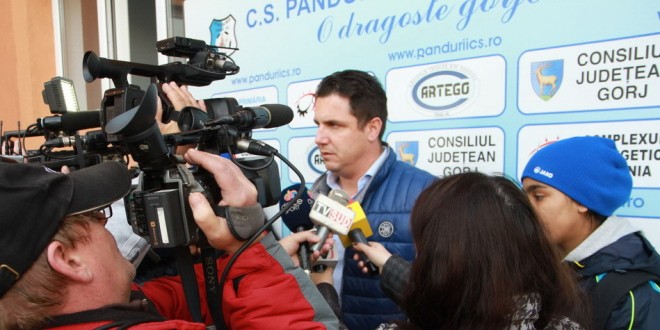 PANDURII TV / NARCIS RĂDUCAN: „RUGĂM SUPORTERII SĂ VINĂ LUNI LA STADION PENTRU A AJUTA ACEŞTI COPII ŞI PE TOŢI OAMENII CARE AU AVUT DE SUFERIT ÎN URMA ACCIDENTULUI DIN COLECTIV”