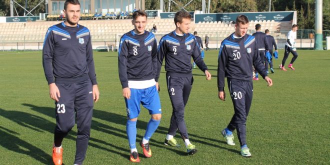 FOTO / IMAGINI DE LA SOSIREA JUCĂTORILOR ECHIPEI PANDURII LA TERENUL REGNUM DIN BELEK