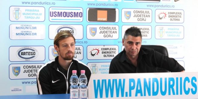 PANDURII TV / CONFERINŢĂ DE PRESĂ A DIRECTORULUI SPORTIV AL ECHIPEI PANDURII ROBERT BĂLĂEŢ: PREZENTARE OFICIALĂ CRISTIAN SÎRGHI